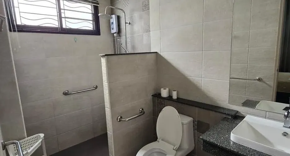 For sale and for rent 4 bedrooms house in Mueang Chiang Mai, Chiang Mai