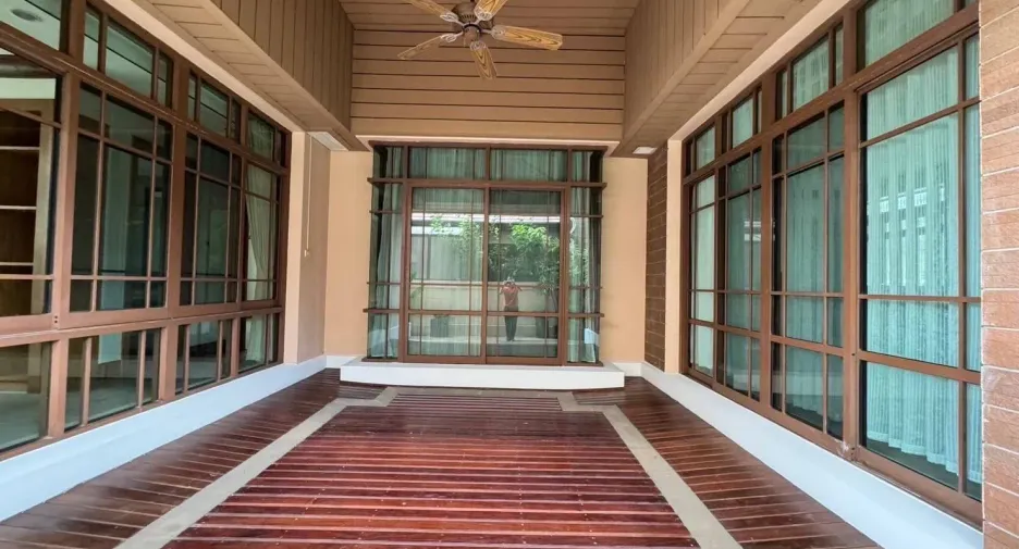 À vendre et à louer 4 chambres maison à Watthana, Bangkok