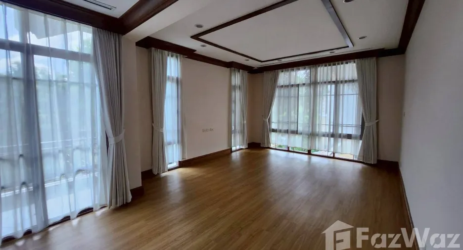 À vendre et à louer 4 chambres maison à Watthana, Bangkok