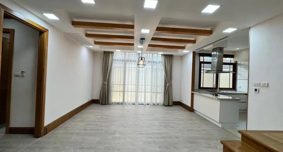 À vendre et à louer 4 chambres maison à Watthana, Bangkok