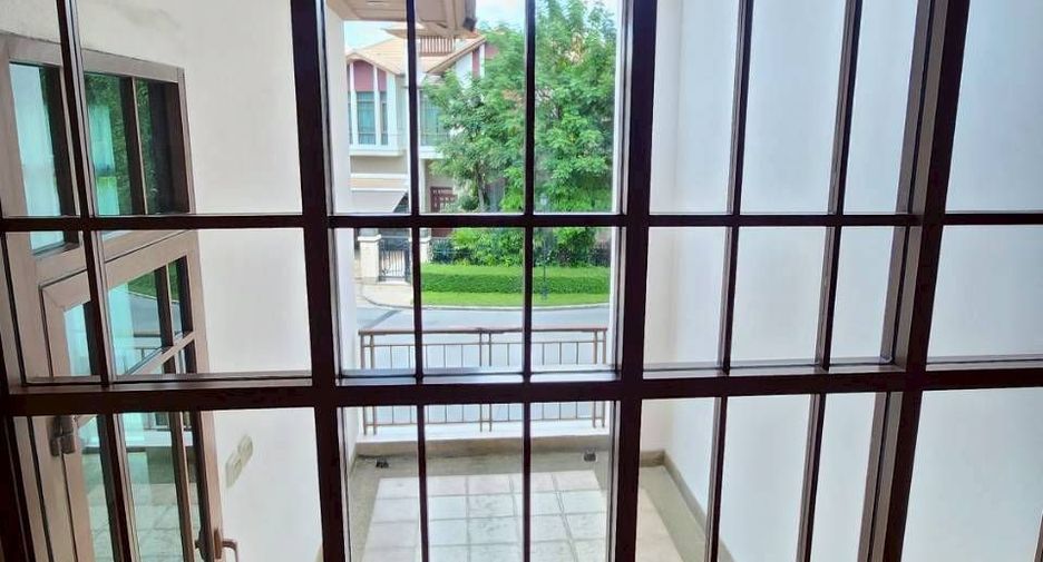 À vendre et à louer 4 chambres maison à Watthana, Bangkok