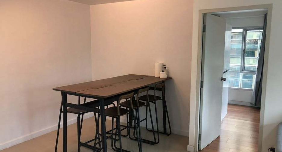 For sale 1 bed condo in Khlong Toei, Bangkok