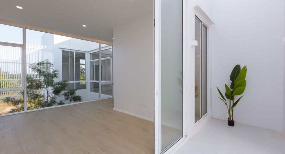 For sale 3 bedrooms house in Saraphi, Chiang Mai
