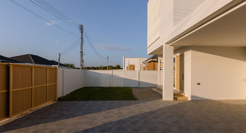 For sale 3 bedrooms house in Saraphi, Chiang Mai