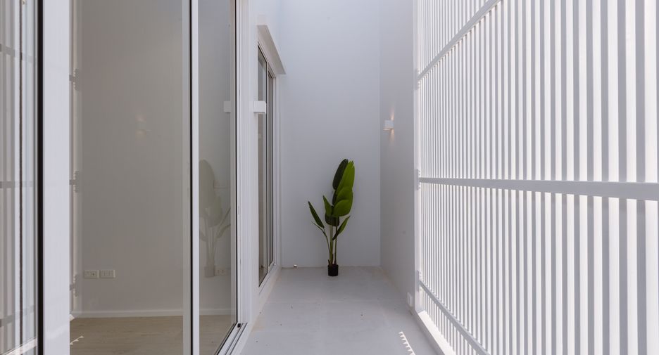 For sale 3 bedrooms house in Saraphi, Chiang Mai