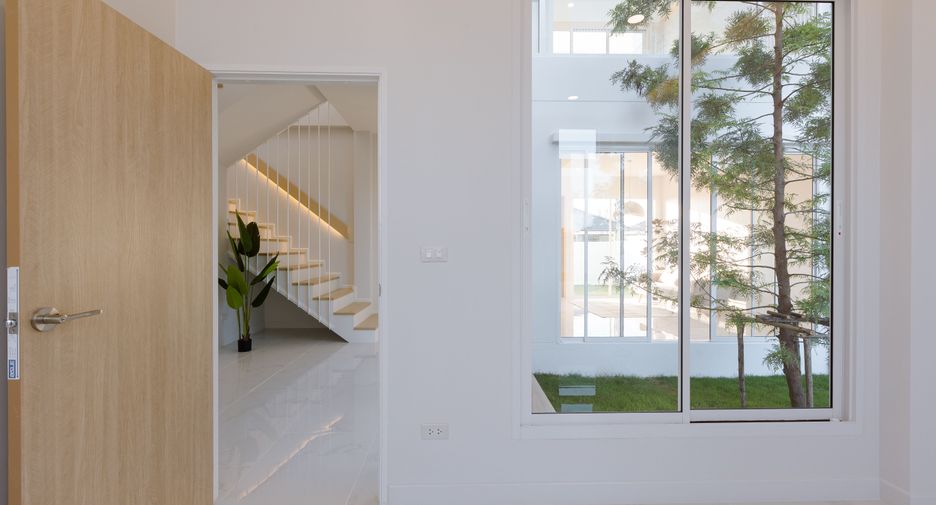 For sale 3 bedrooms house in Saraphi, Chiang Mai