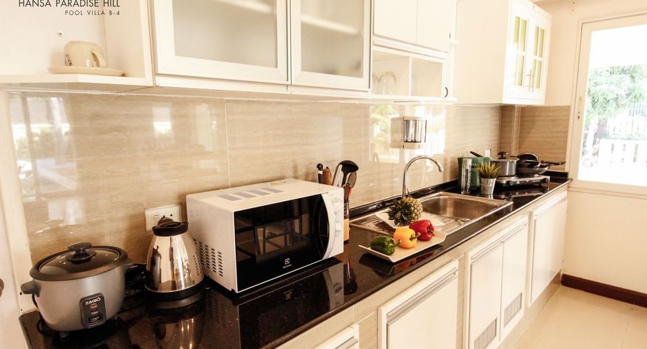 Casa en alquiler de 3 habitaciones en Bang Lamung, Chonburi