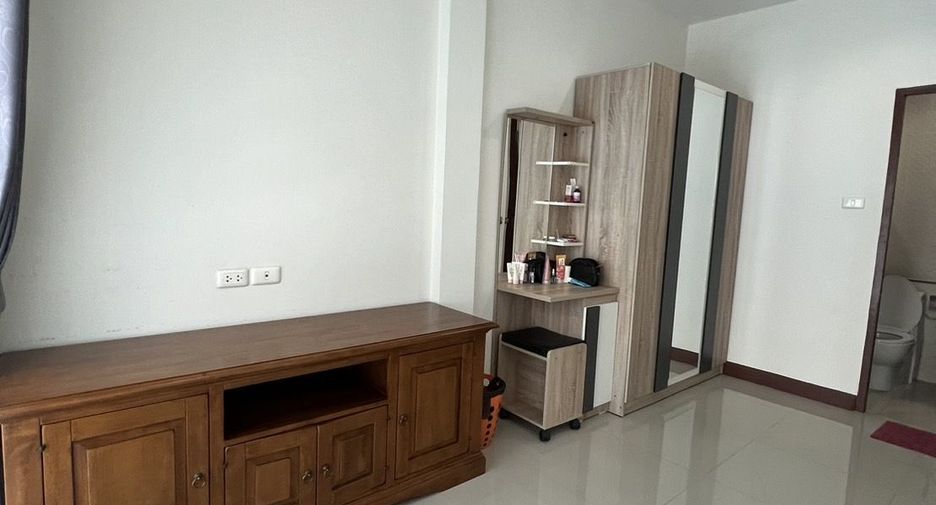 For rent 2 bedrooms townhouse in Bang Lamung, Chonburi