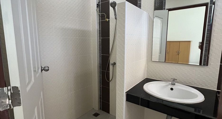 For rent 2 bedrooms townhouse in Bang Lamung, Chonburi