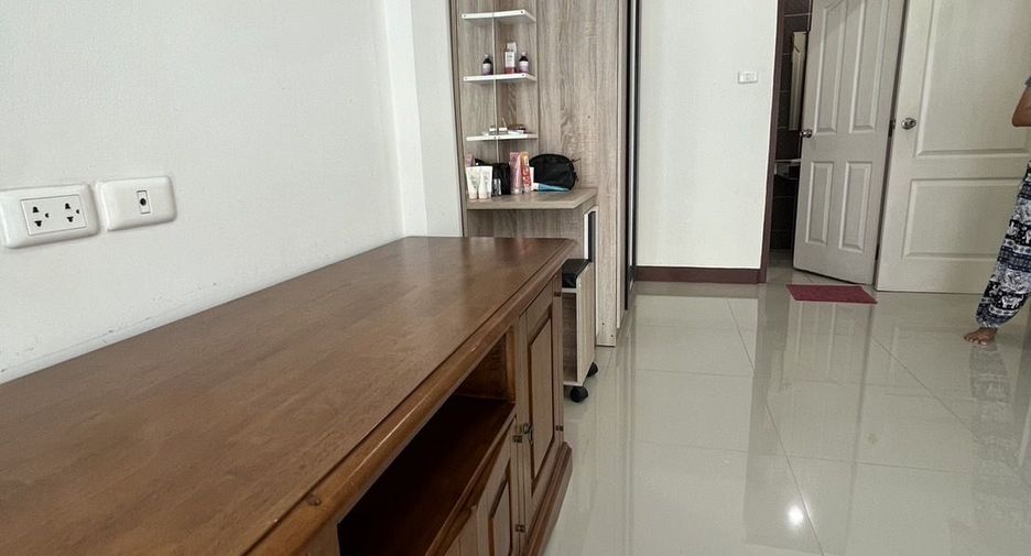 For rent 2 bedrooms townhouse in Bang Lamung, Chonburi