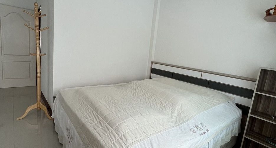 For rent 2 bedrooms townhouse in Bang Lamung, Chonburi