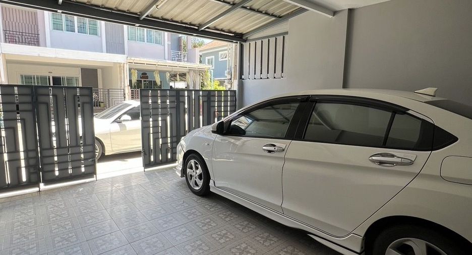 For rent 2 bedrooms townhouse in Bang Lamung, Chonburi