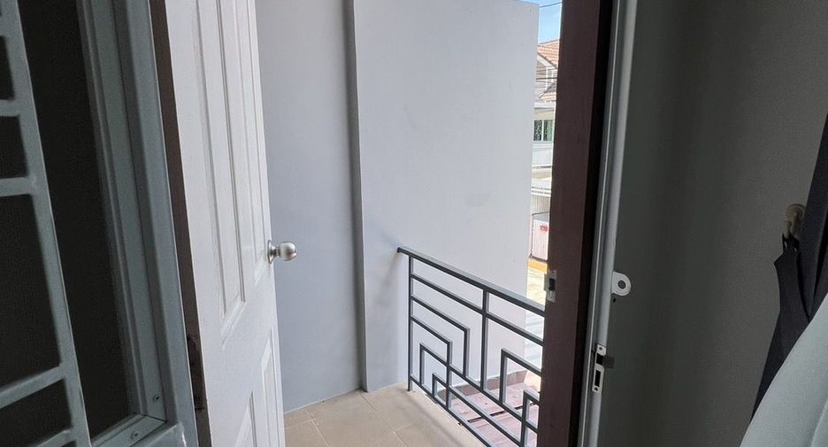 For rent 2 bedrooms townhouse in Bang Lamung, Chonburi