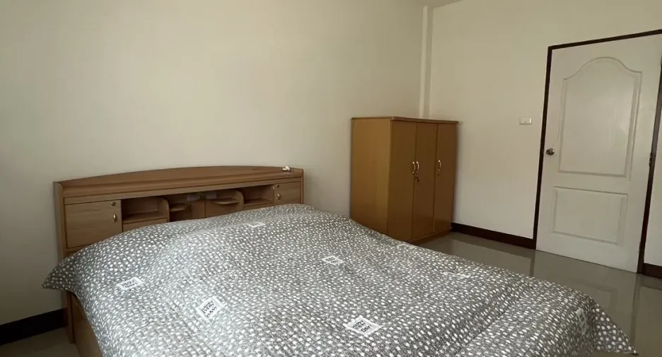 For rent 2 bedrooms townhouse in Bang Lamung, Chonburi