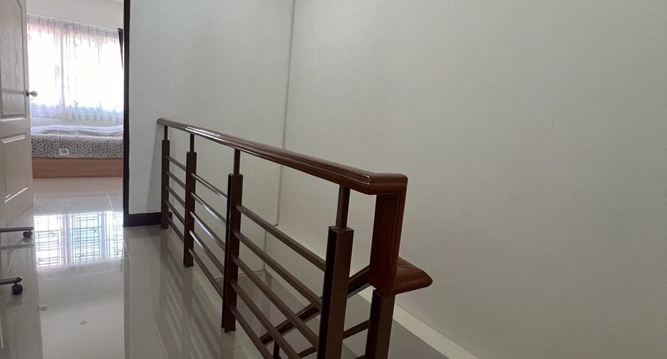 À louer 2 chambres maison de ville à Bang Lamung, Chonburi