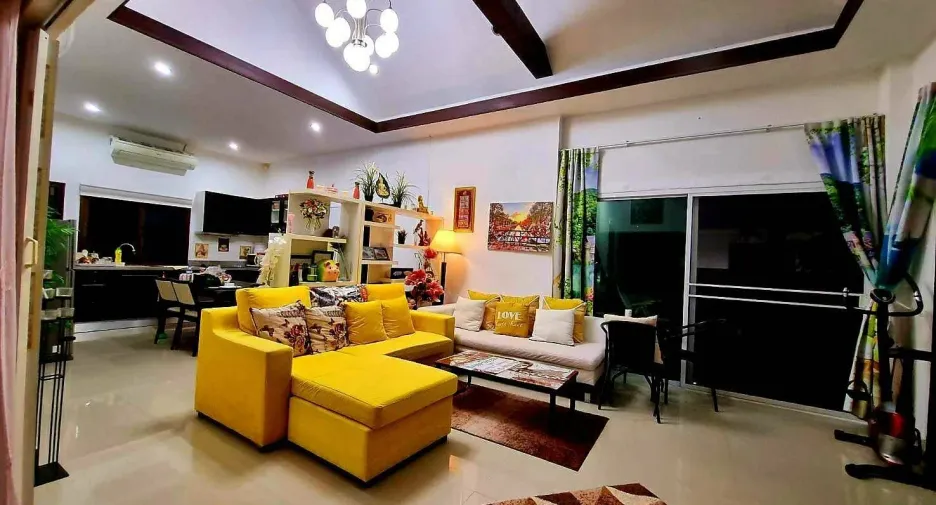 À vendre et à louer 3 chambres villa à Huay Yai, Pattaya