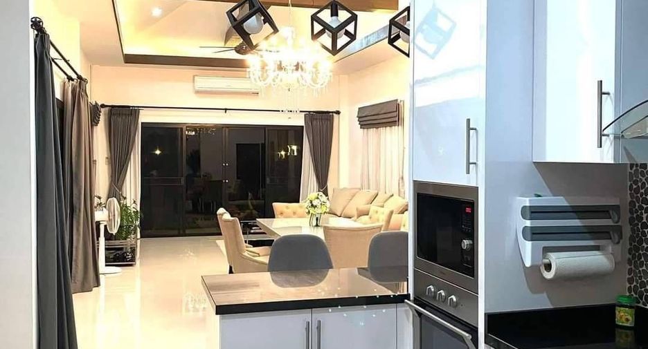 À louer 3 chambres villa à Bang Lamung, Chonburi