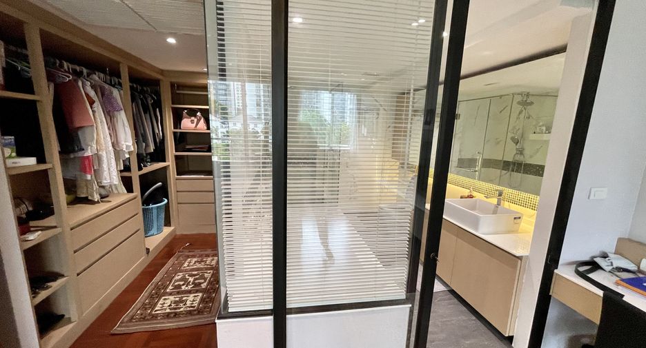 For sale 2 bedrooms condo in Khlong Toei, Bangkok