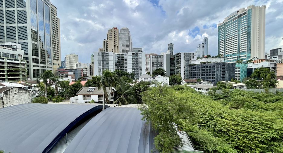 For sale 2 bedrooms condo in Khlong Toei, Bangkok