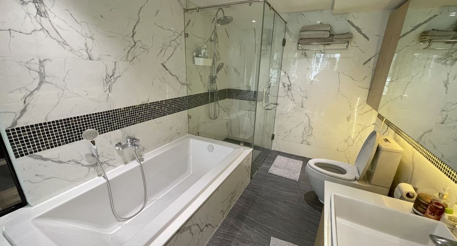 For sale 2 ベッドルーム condo in Khlong Toei, Bangkok
