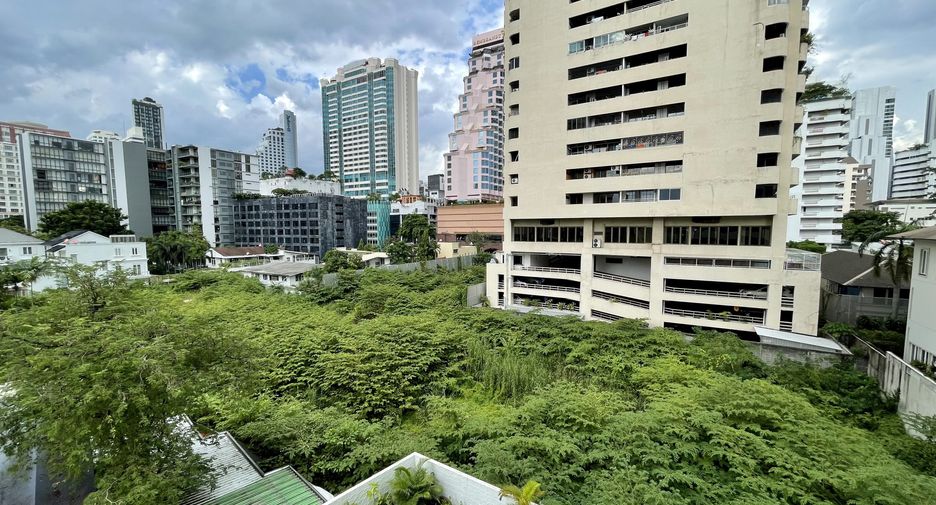 For sale 2 ベッドルーム condo in Khlong Toei, Bangkok