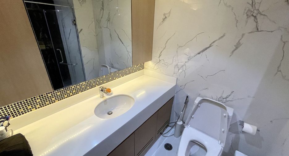 For sale 2 ベッドルーム condo in Khlong Toei, Bangkok