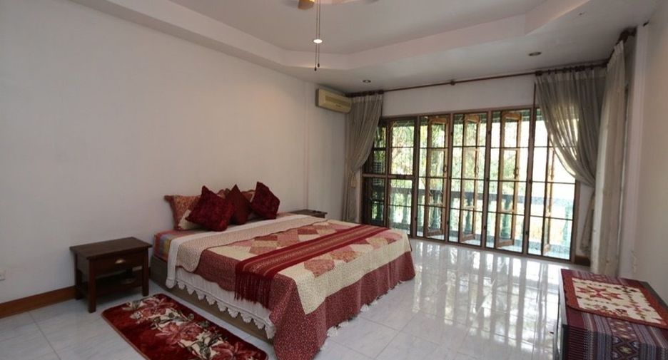For sale 3 bedrooms townhouse in Mueang Chiang Mai, Chiang Mai