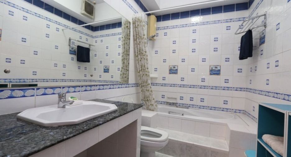 For sale 3 bedrooms townhouse in Mueang Chiang Mai, Chiang Mai