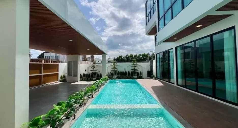 Villa en venta y en alquiler de 6 habitaciones en Mueang Chiang Mai, Chiang Mai