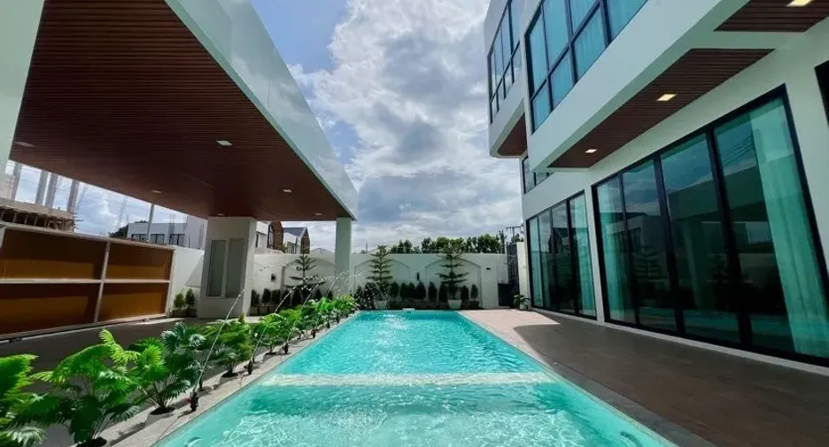 Villa en venta y en alquiler de 6 habitaciones en Mueang Chiang Mai, Chiang Mai