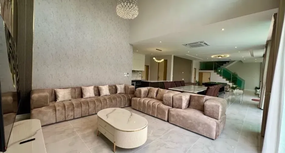 Villa en venta y en alquiler de 6 habitaciones en Mueang Chiang Mai, Chiang Mai
