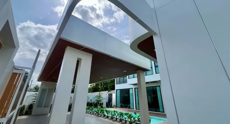 Villa en venta y en alquiler de 6 habitaciones en Mueang Chiang Mai, Chiang Mai