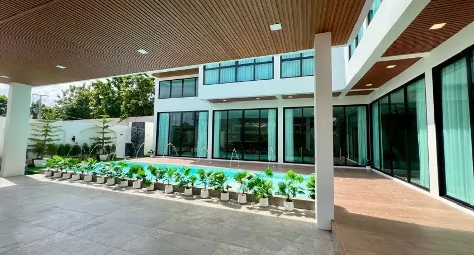Villa en venta y en alquiler de 6 habitaciones en Mueang Chiang Mai, Chiang Mai