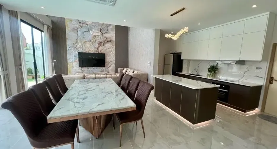 Villa en venta y en alquiler de 6 habitaciones en Mueang Chiang Mai, Chiang Mai