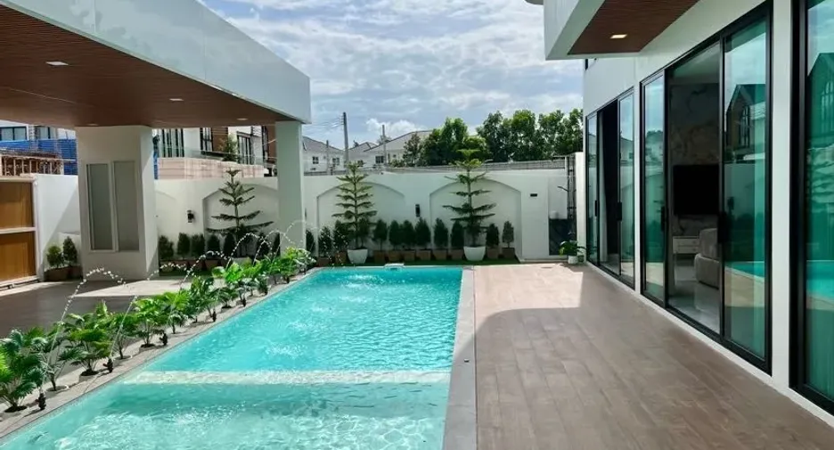 Villa en venta y en alquiler de 6 habitaciones en Mueang Chiang Mai, Chiang Mai
