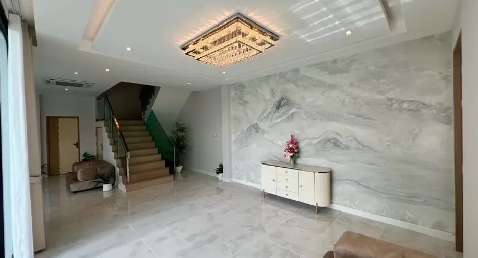 Villa en venta y en alquiler de 6 habitaciones en Mueang Chiang Mai, Chiang Mai