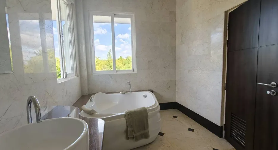 Villa en venta de 4 habitaciones en Hang Dong, Chiang Mai