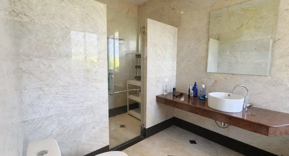 Villa en venta de 4 habitaciones en Hang Dong, Chiang Mai