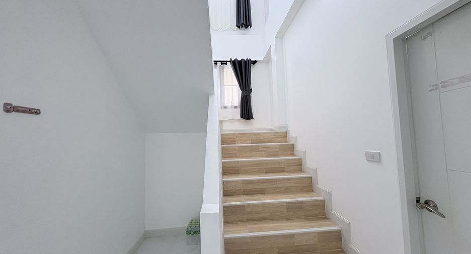 Casa en alquiler de 4 habitaciones en Hang Dong, Chiang Mai