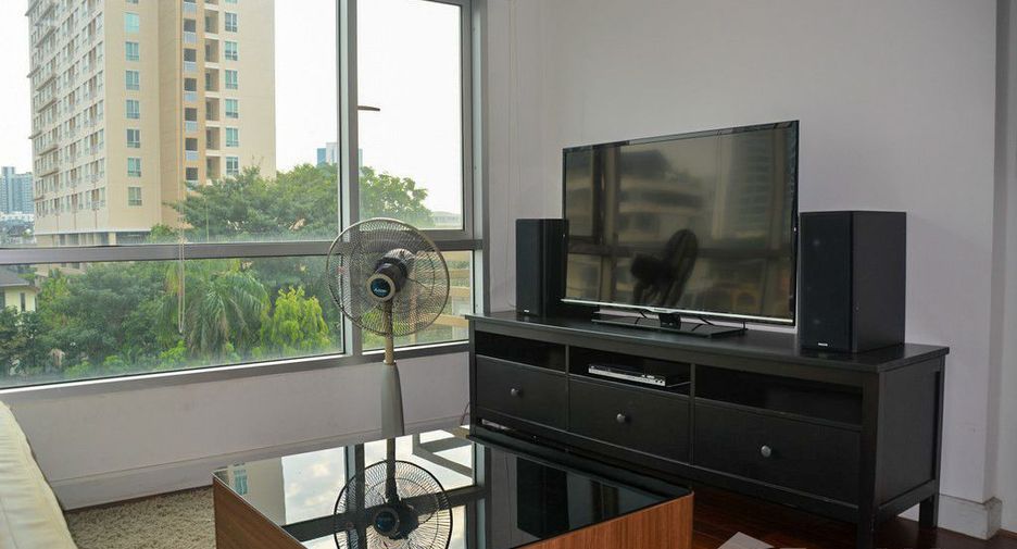 For sale 1 bed condo in Khlong Toei, Bangkok