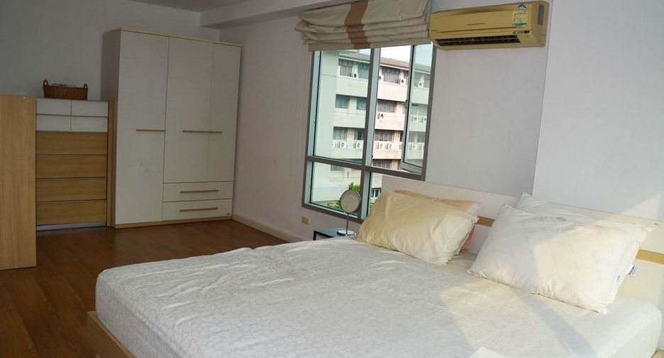 For sale 1 bed condo in Khlong Toei, Bangkok