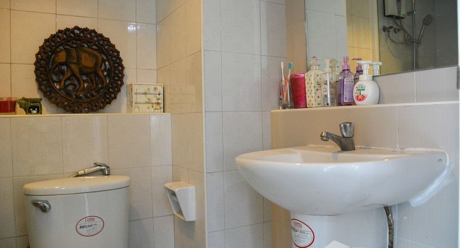 For sale 1 bed condo in Khlong Toei, Bangkok