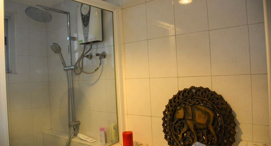 For sale 1 bed condo in Khlong Toei, Bangkok