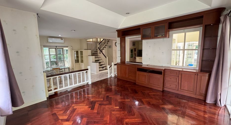 For sale 3 bedrooms house in Mueang Samut Prakan, Samut Prakan