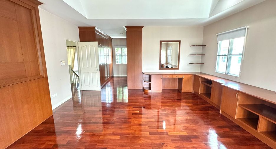 For sale 3 bedrooms house in Mueang Samut Prakan, Samut Prakan