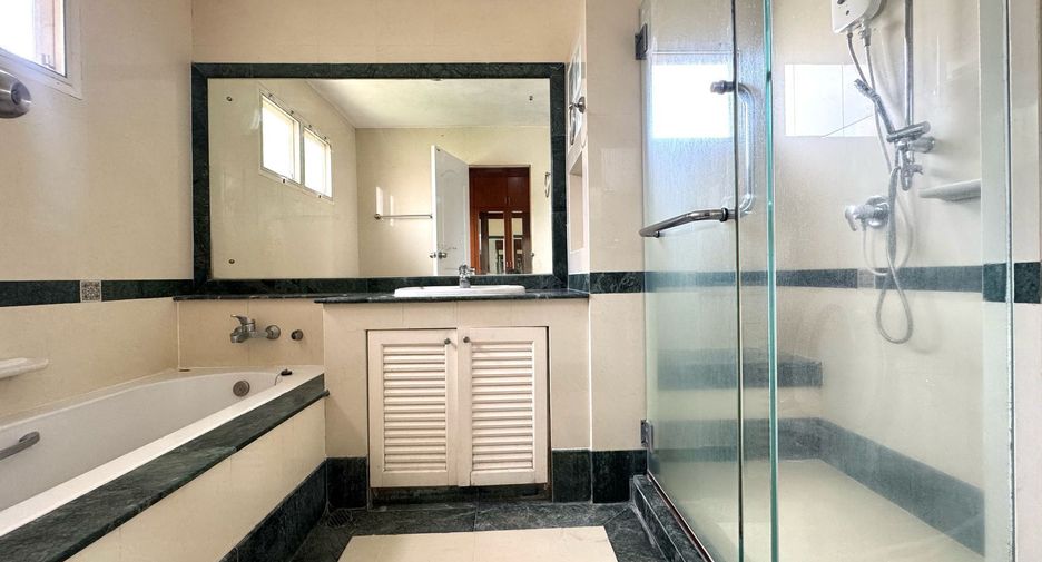 For sale 3 bedrooms house in Mueang Samut Prakan, Samut Prakan