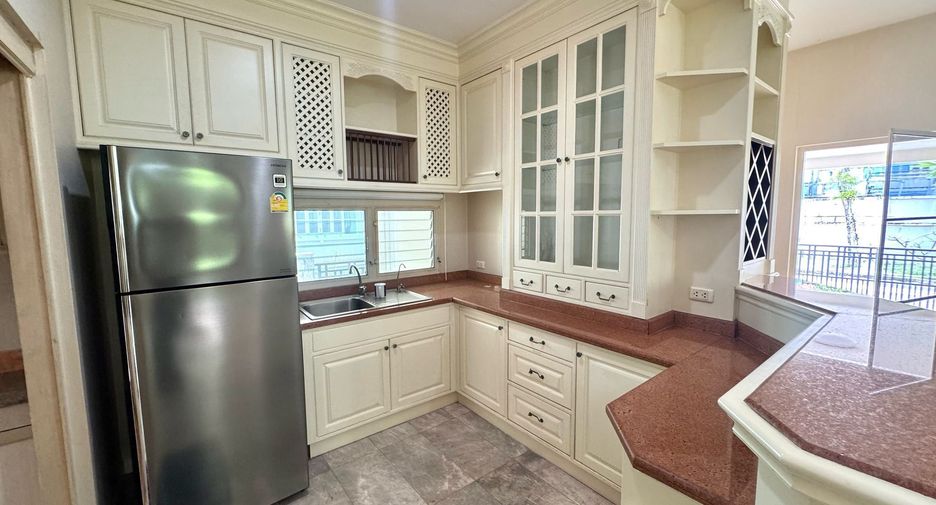 For sale 3 bedrooms house in Mueang Samut Prakan, Samut Prakan