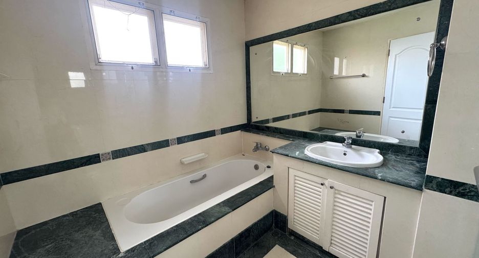 For sale 3 bedrooms house in Mueang Samut Prakan, Samut Prakan