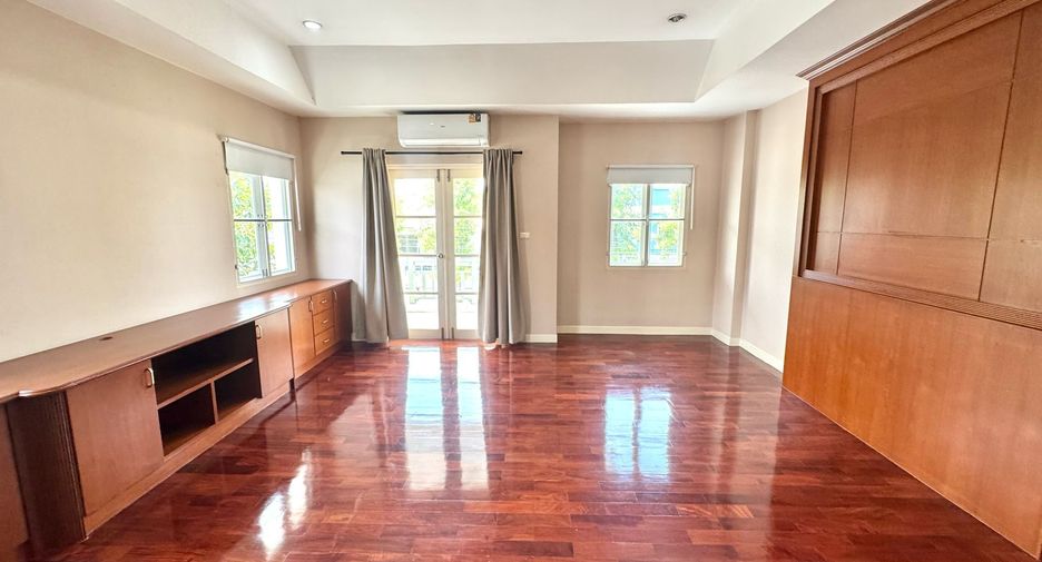 For sale 3 bedrooms house in Mueang Samut Prakan, Samut Prakan