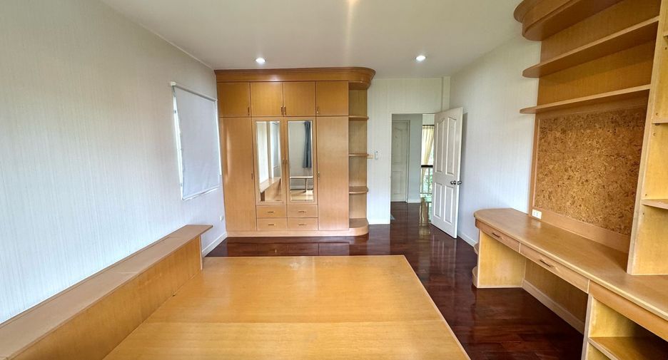 For sale 3 bedrooms house in Mueang Samut Prakan, Samut Prakan